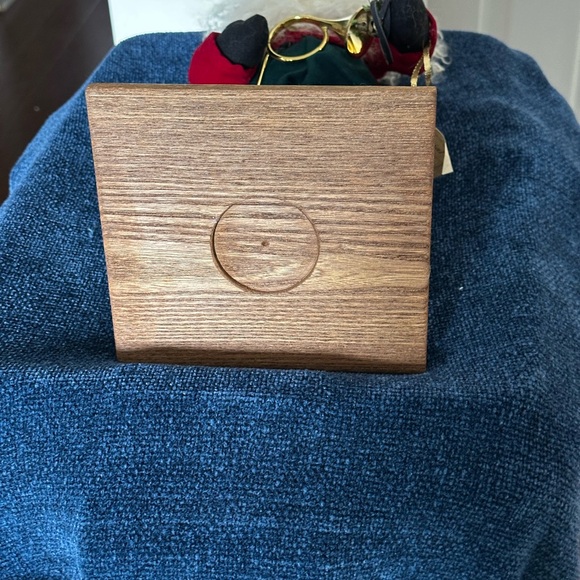 Tall Santa - called The Hunt. Santa carries the horn for the hunt. - Picture 5 of 9